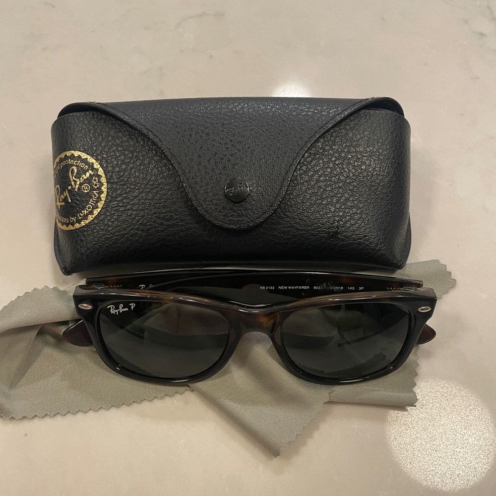 Polarized RAY-BAN Wayfarer sunglasses